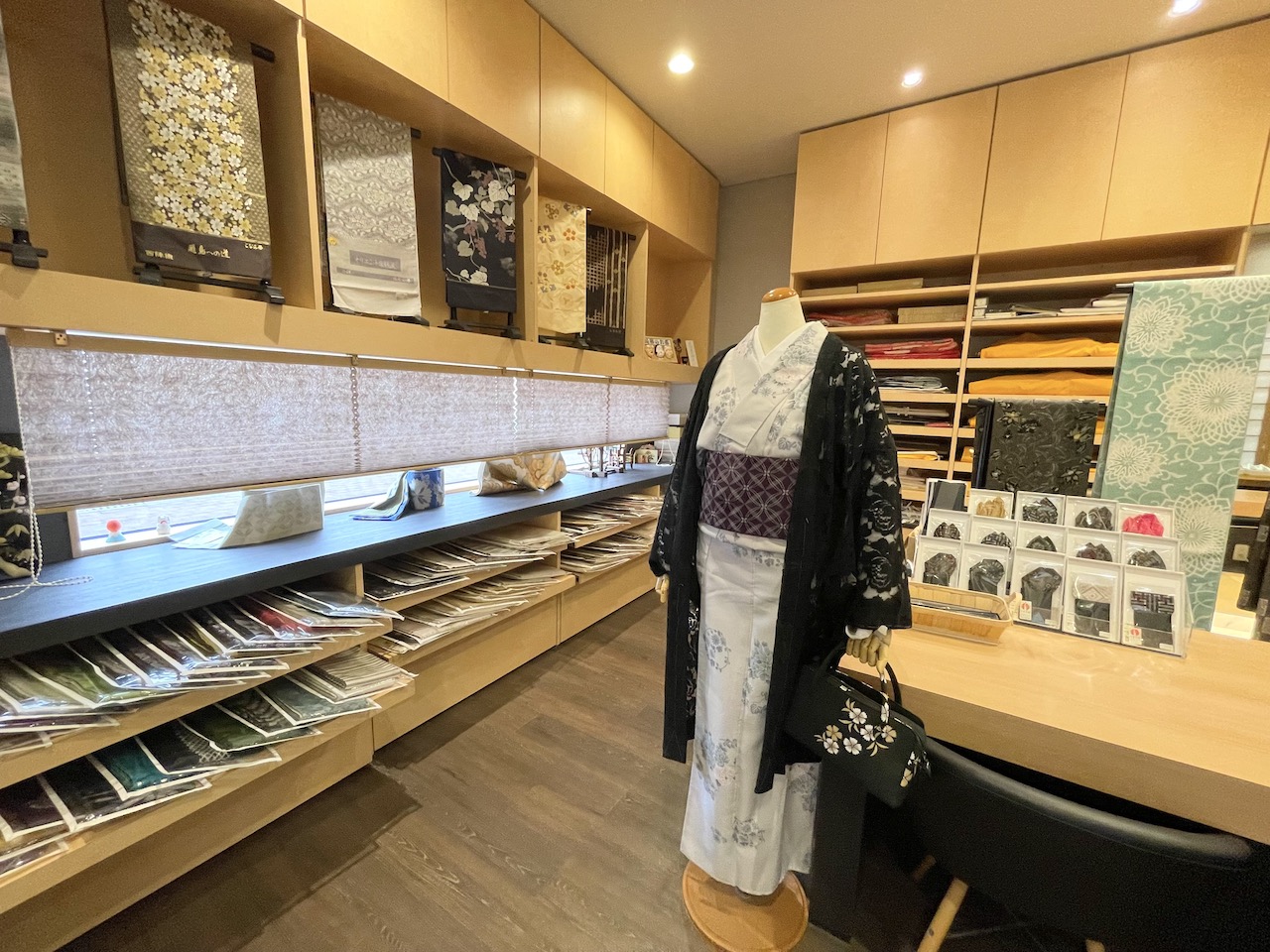 呉服のとみのや